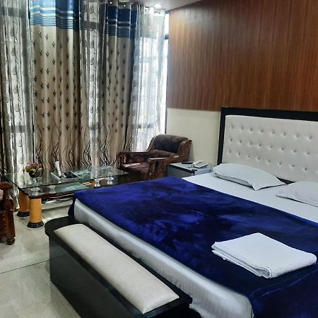 Hotel Platinum Plaza Rohtak Kültér fotó