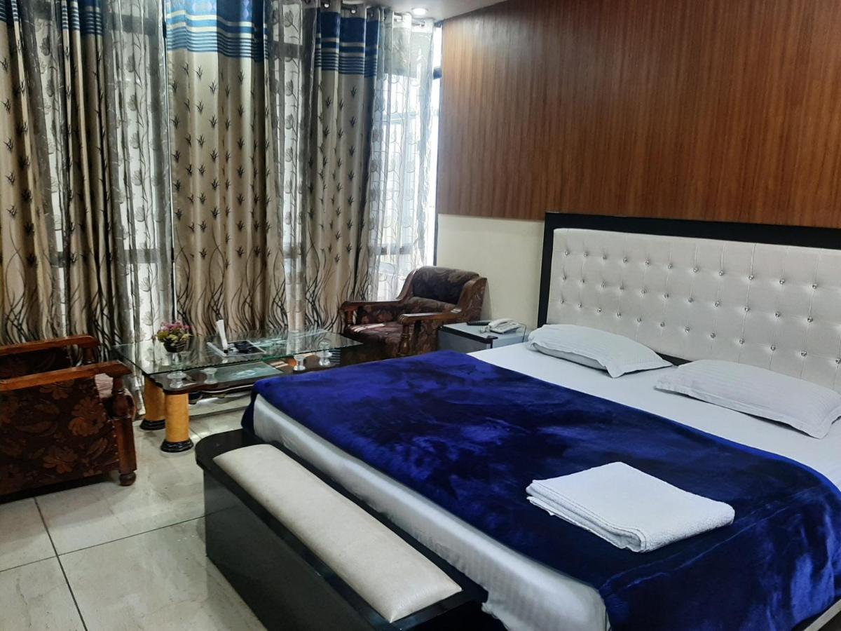 Hotel Platinum Plaza Rohtak Kültér fotó