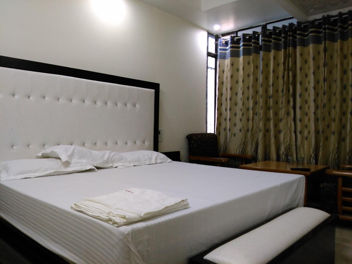 Hotel Platinum Plaza Rohtak Kültér fotó