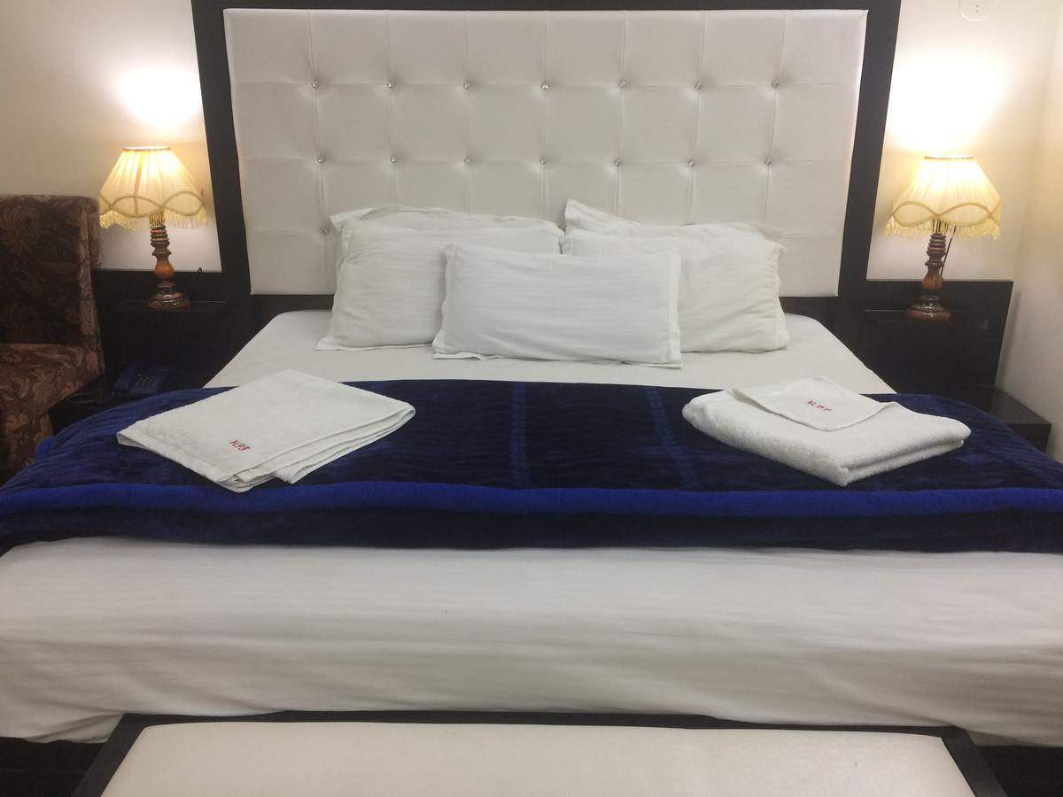 Hotel Platinum Plaza Rohtak Kültér fotó
