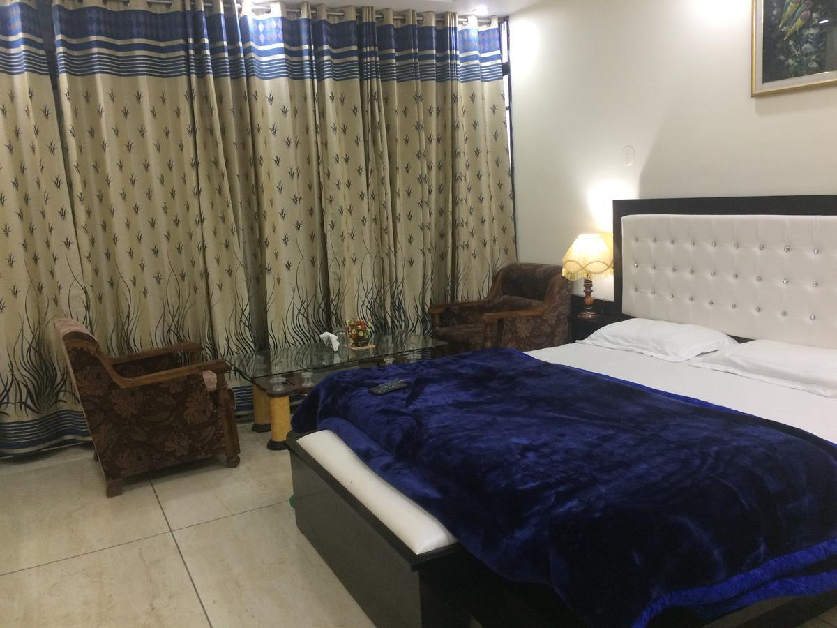 Hotel Platinum Plaza Rohtak Kültér fotó