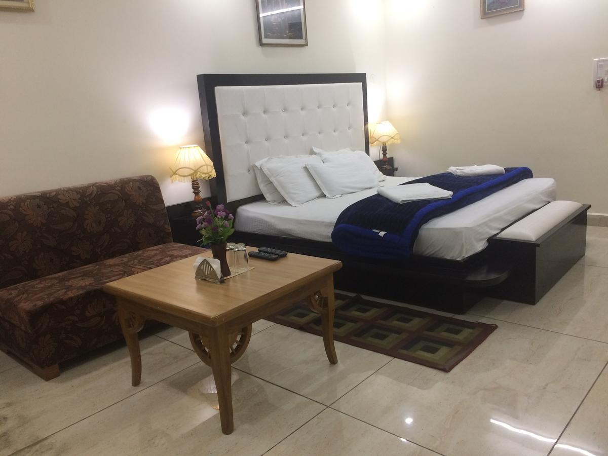 Hotel Platinum Plaza Rohtak Kültér fotó