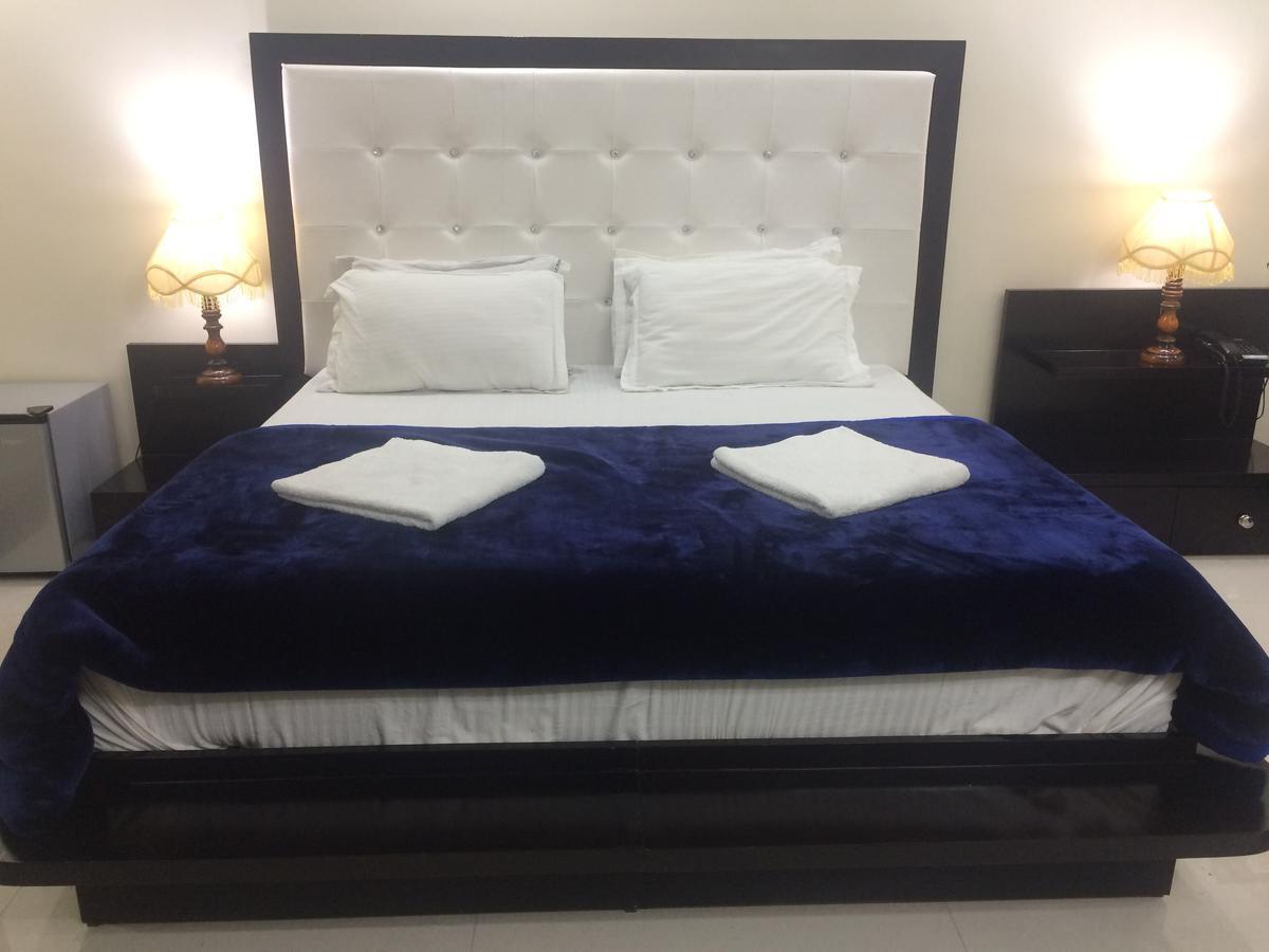 Hotel Platinum Plaza Rohtak Kültér fotó