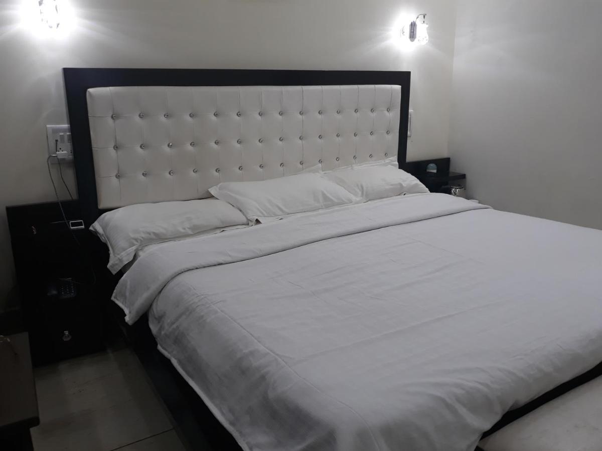 Hotel Platinum Plaza Rohtak Kültér fotó